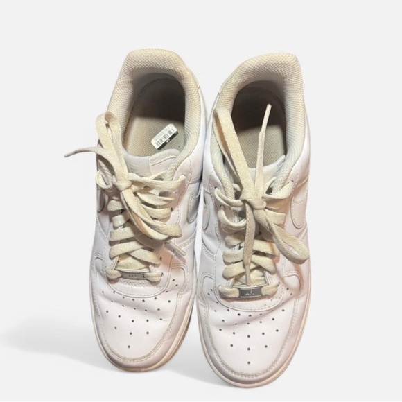 Women’s Nike All White Air Force 1 07’ sneakers - Picture 5 of 9